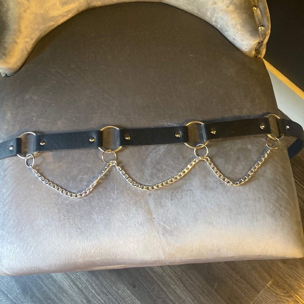 Tilly’s goth chain belt